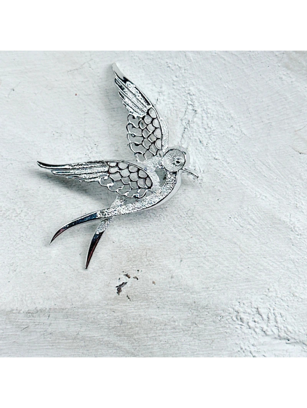 2546mc. Sarah Coventry Bird Brooch